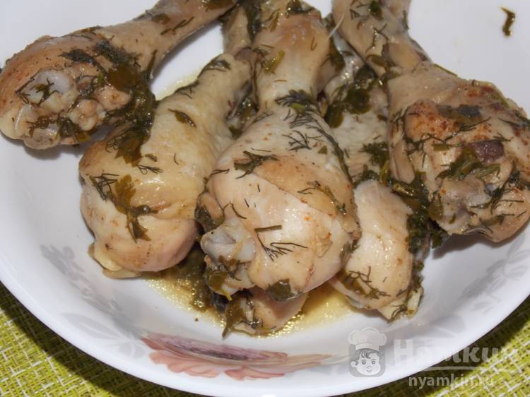 Куриные ножки с капустой и овощами в мультиварке