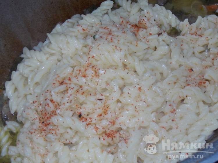 Макароны с куриными желудками и зеленью в утятнице - фото шаг 5