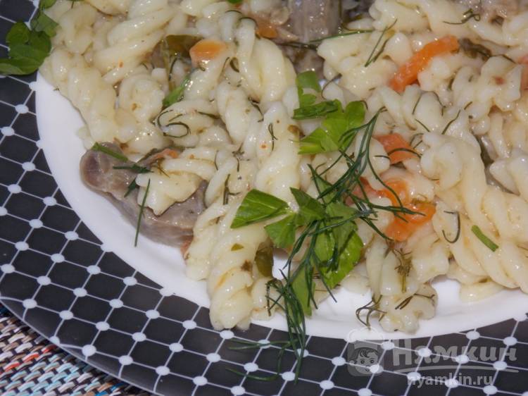 Макароны с куриными желудками и зеленью в утятнице - фото шаг 6