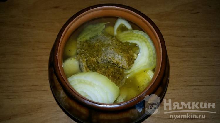 Тушеный картофель с мясом в горшочке - фото шаг 5