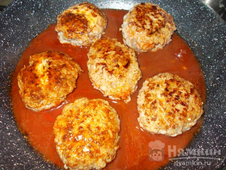 Мясные котлеты с сыром в томатной подливке - фото шаг 7