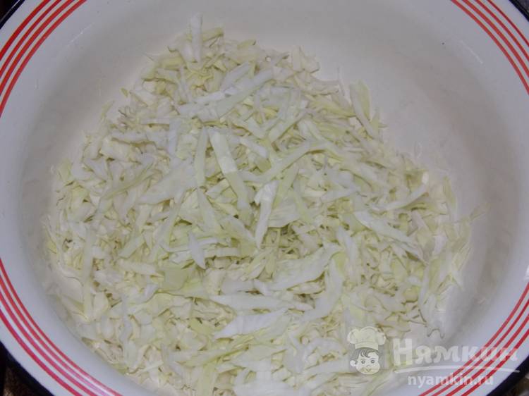 Капустный салат с соевым соусом и кукурузой - фото шаг 1
