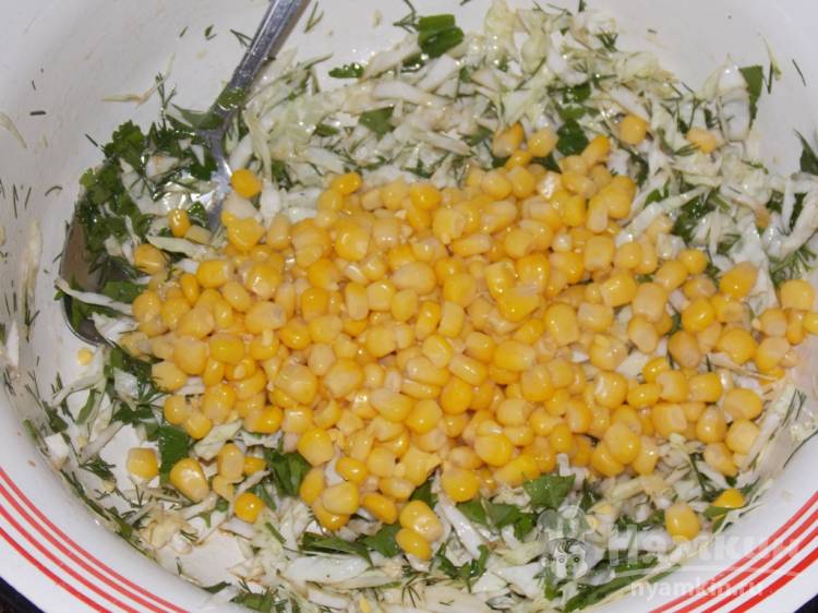 Капустный салат с соевым соусом и кукурузой - фото шаг 4