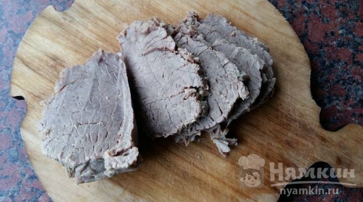 Мясо в сливочном соусе с яблоком и огурцом - фото шаг 1