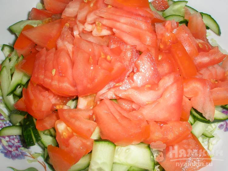 Салат из ранней капусты и свежих овощей - фото шаг 3