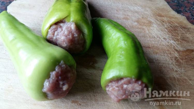 Тушеный перец с мясом и капустой в горшочке - фото шаг 2