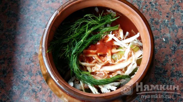 Тушеный перец с мясом и капустой в горшочке - фото шаг 6