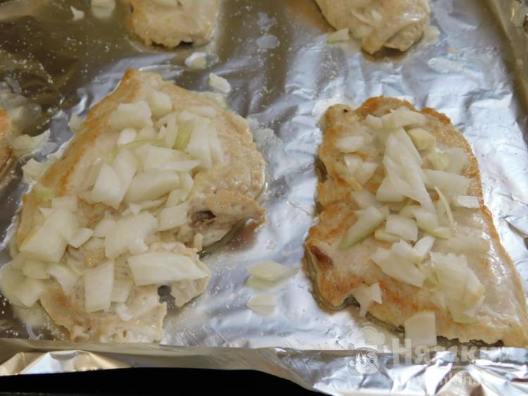 Куриные отбивные с помидорами и сыром в духовке - фото шаг 2