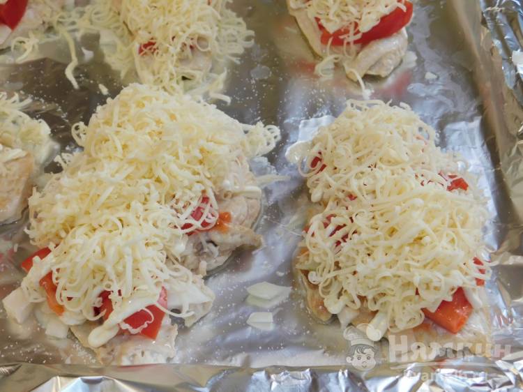 Куриные отбивные с помидорами и сыром в духовке - фото шаг 4