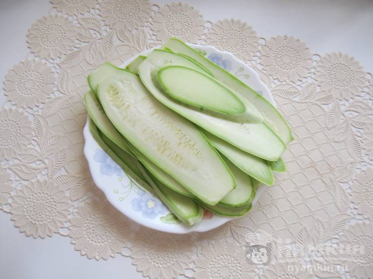 Шашлык из курицы с кабачком на сковороде - фото шаг 1