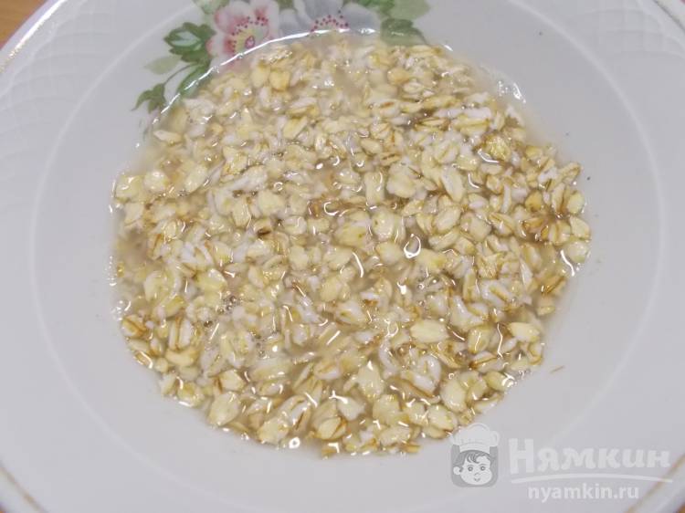 Мясные котлеты с геркулесом на сковороде - фото шаг 1