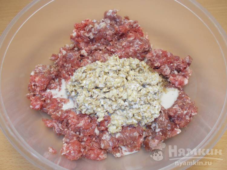 Мясные котлеты с геркулесом на сковороде - фото шаг 4
