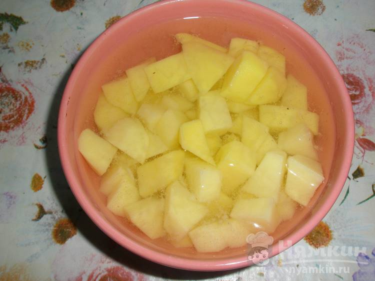 Щи из свежей капусты с помидором на курице - фото шаг 2