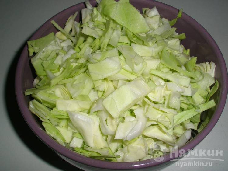 Щи из свежей капусты с помидором на курице - фото шаг 3