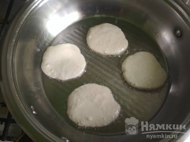 Оладьи с припеком из колбасы - фото шаг 6