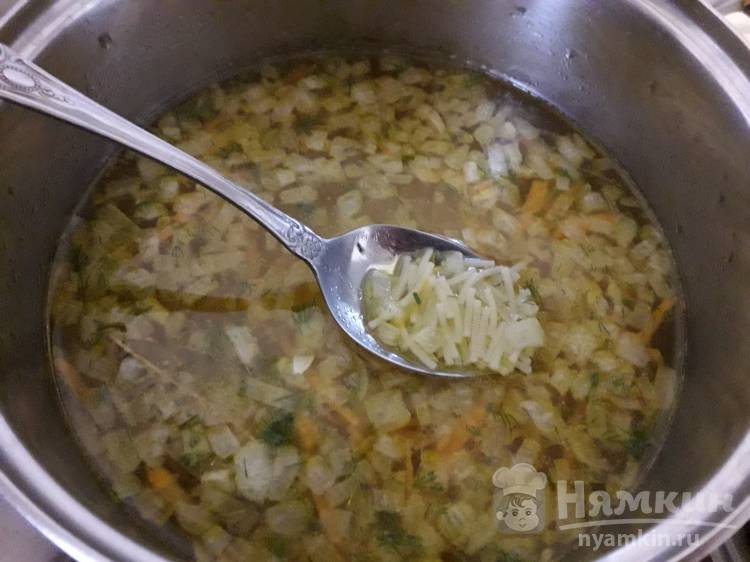Быстрый супчик на курином бульоне с лапшой без мяса - фото шаг 6