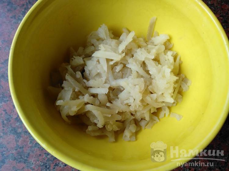 Картофельные котлеты со свежим огурцом и чесноком - фото шаг 1