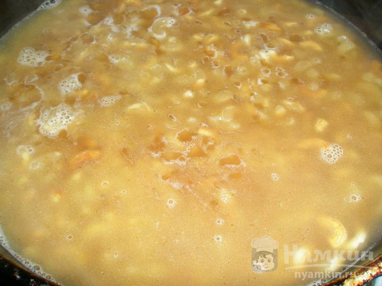 Жареные макароны-рожки с соевым соусом - фото шаг 2