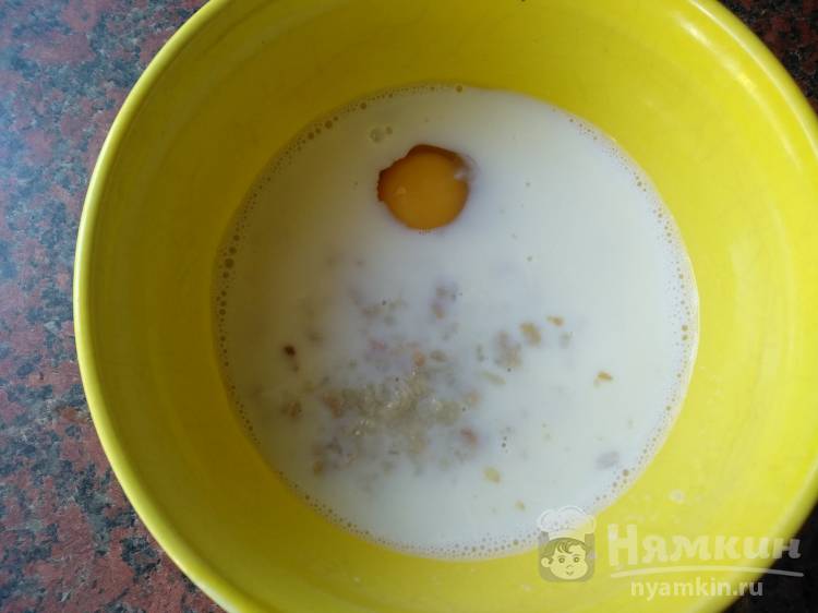 Оладьи на молоке с фаршем и зеленью - фото шаг 3