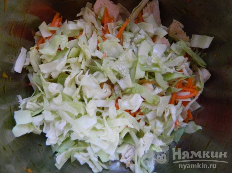 Капустный салат с морковью и курицей - фото шаг 3