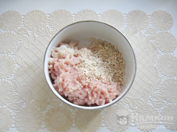 Куриные котлеты с овсяными хлопьями - фото шаг 1