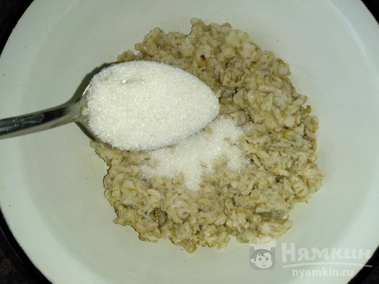 Сладкий рулет из лаваша с овсянкой персиком и малиной - фото шаг 1
