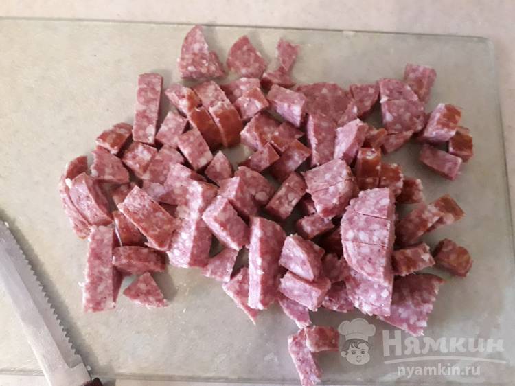 Спагетти с овощами и копчёной колбасой на сковороде - фото шаг 8