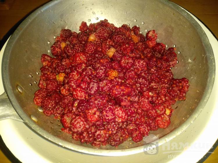 Малина с гвоздикой и корицей протертая с сахаром на зиму - фото шаг 3