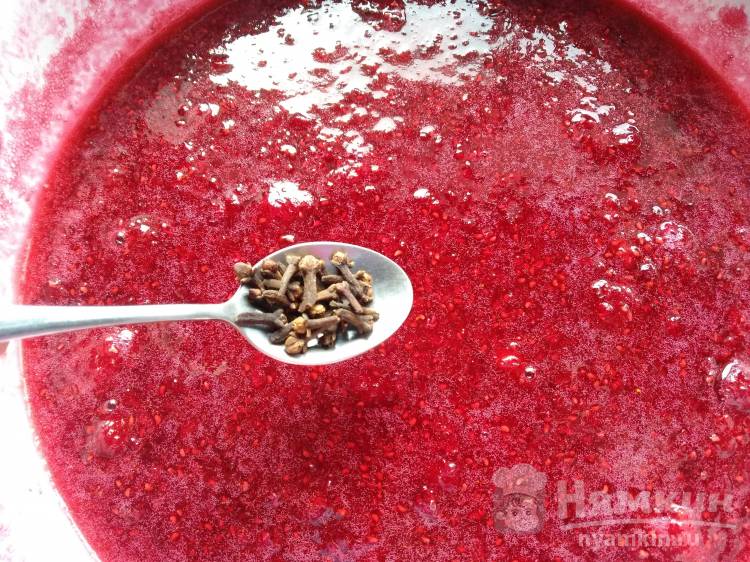 Малина с гвоздикой и корицей протертая с сахаром на зиму - фото шаг 5