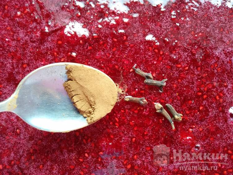 Малина с гвоздикой и корицей протертая с сахаром на зиму - фото шаг 6