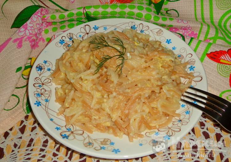 Вермишель с сыром и яйцом на сковороде - фото шаг 7