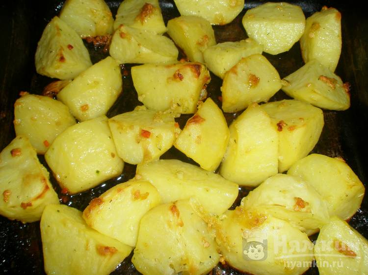Картошка по-деревенски с овощной приправой и чесноком - фото шаг 5