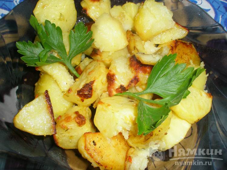 Картошка по-деревенски с овощной приправой и чесноком - фото шаг 6