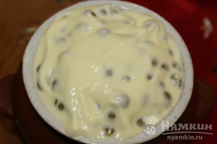 Мясо в горшочке с горошком - фото шаг 7