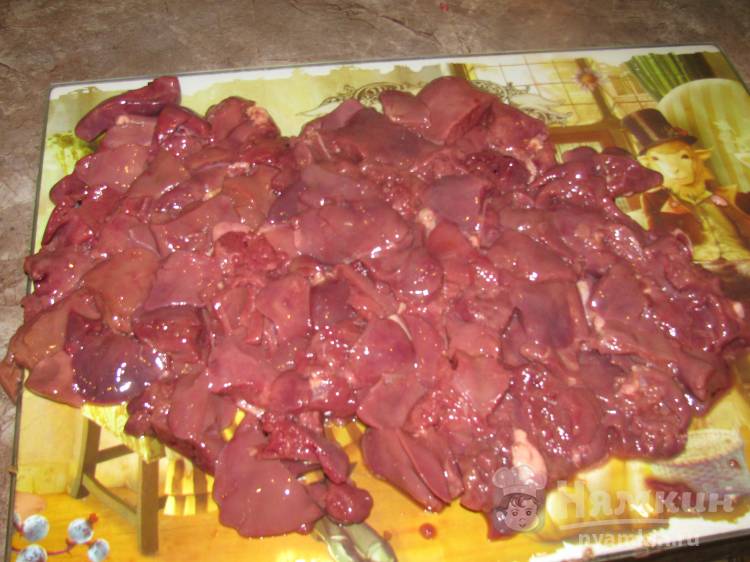 Вкусная подлива из куриной печени со сметаной на сковороде — рецепт с фото пошагово