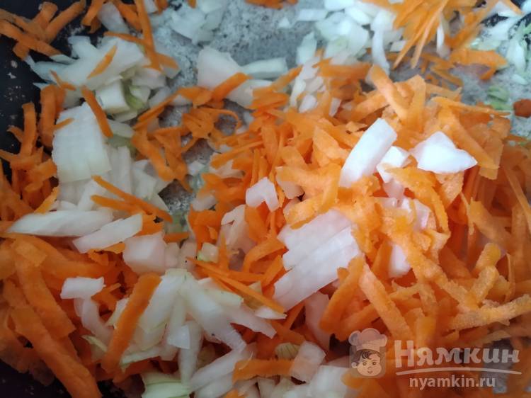 Фаршированный болгарский перец с майонезом в кастрюле - фото шаг 2