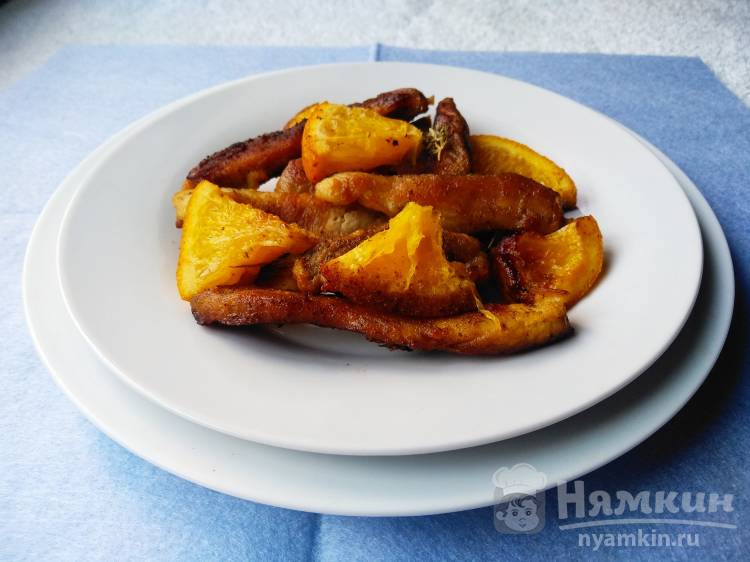 Жареное мясо свинины с апельсином и пряными травами на сковороде - фото шаг 7