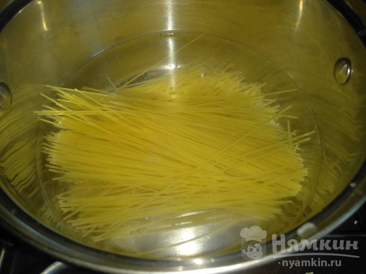 Вкусная жареная свинина с луком на сковороде - фото шаг 6