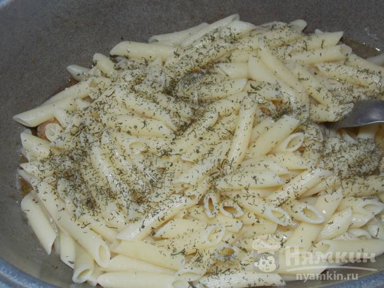Макароны с куриным филе и луком в утятнице - фото шаг 4