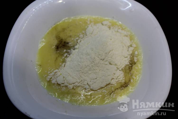 Куриные отбивные в кляре на сковородке - фото шаг 4