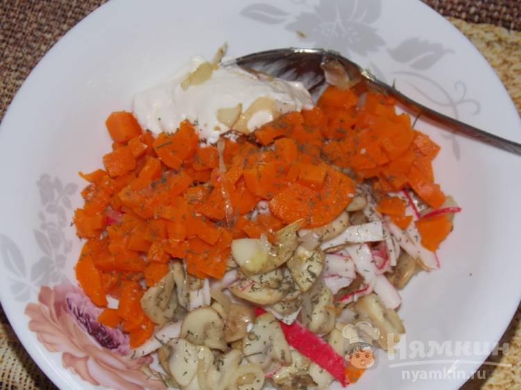Салат с крабовыми палочками и грибами - 4 рецепта самых вкусных и простых с фото пошагово