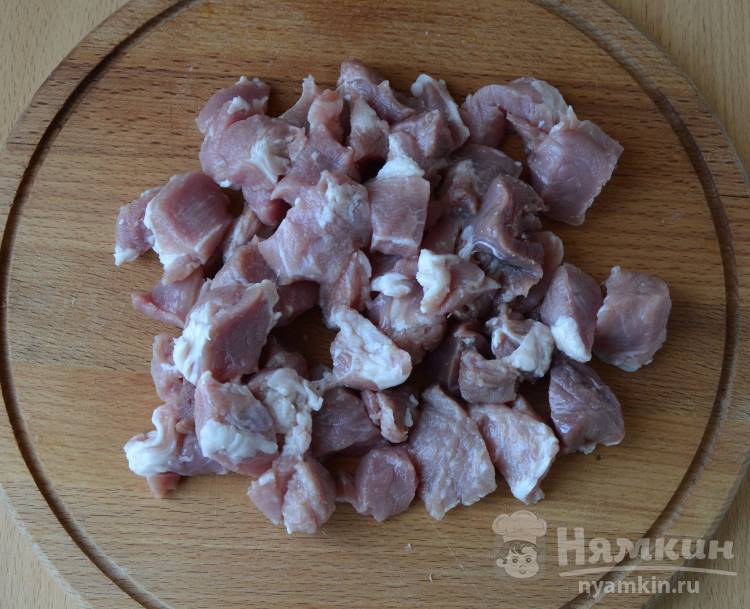 Картошка с мясом в горшочках в духовке - фото шаг 1