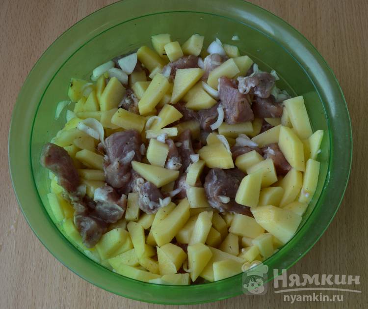 Картошка с мясом в горшочках в духовке - фото шаг 4