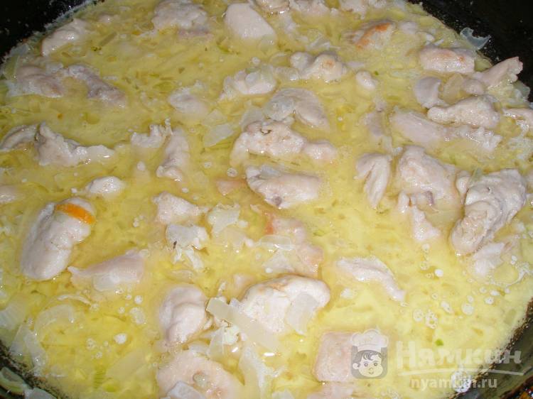 Паста с курицей в сливочно-сырном соусе - фото шаг 6