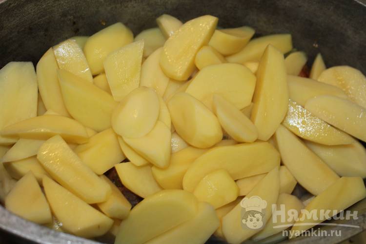 Запеченное рагу в духовке с баклажанами, картофелем и карри