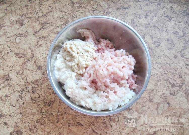  Котлеты с начинкой из сливочного масла и зелени - фото шаг 1