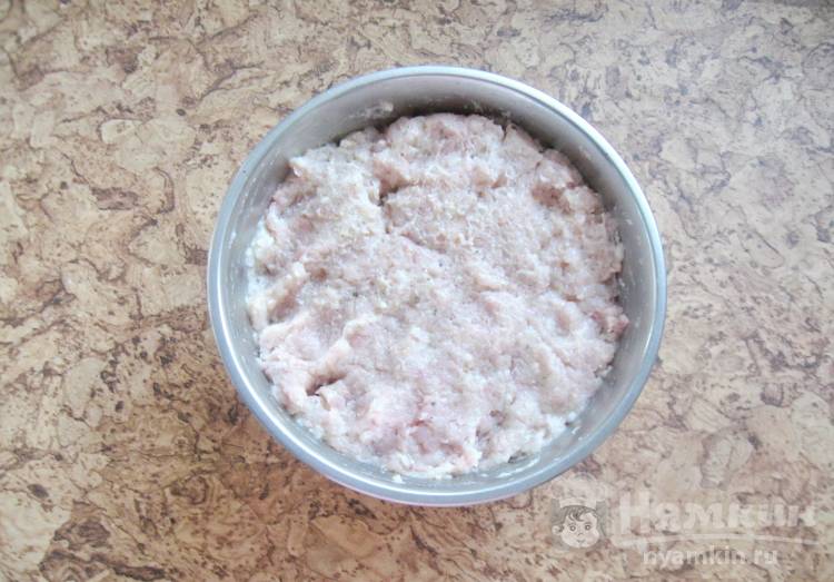  Котлеты с начинкой из сливочного масла и зелени - фото шаг 2