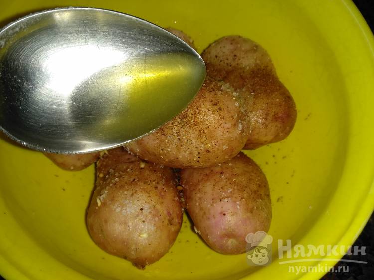 Печеный картофель со специями в масле на мангале - фото шаг 4