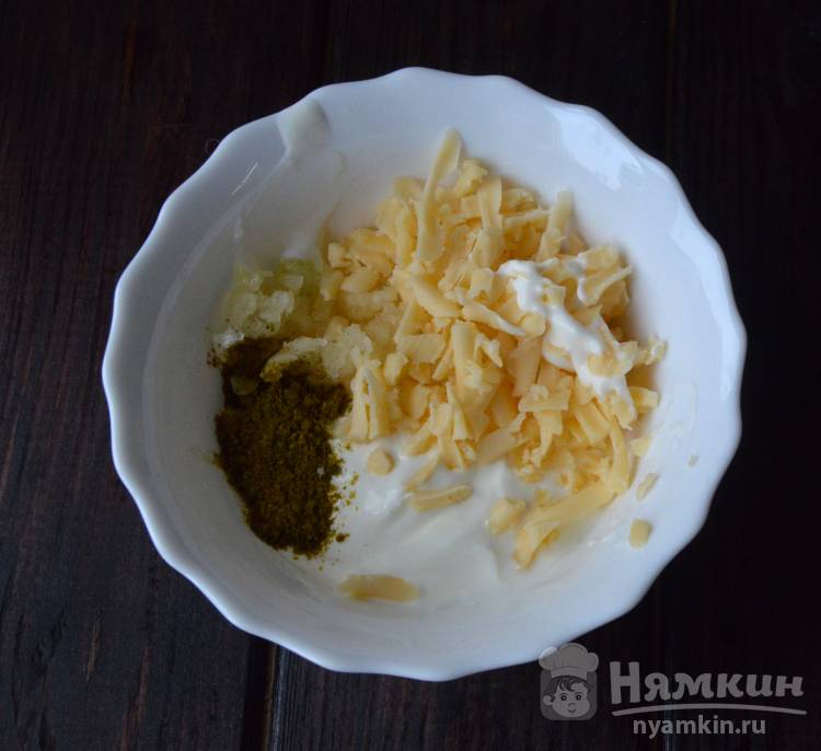 Свиная печень со сметаной и чесноком в духовке - фото шаг 3