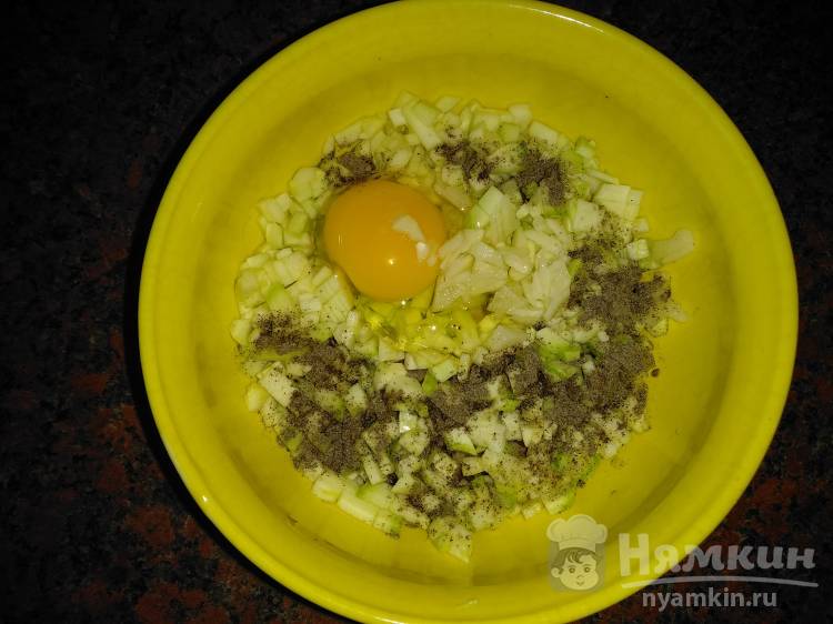 Кабачковые драники с гречкой на сковороде - фото шаг 3
